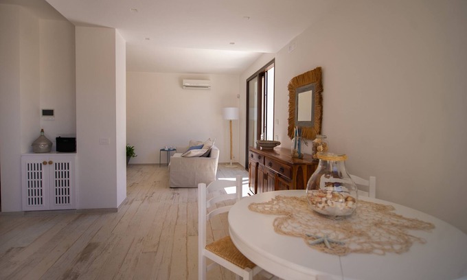 Pizzolungo Apartment | Queen Room with Pool View