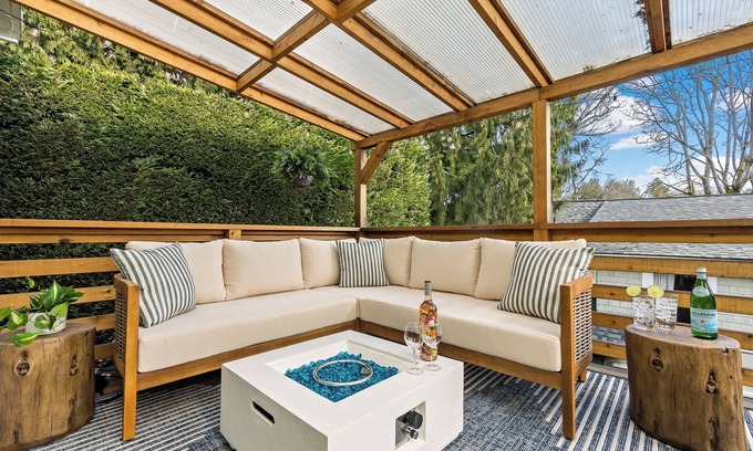North Queen Anne Apartment | Queen of Seattle