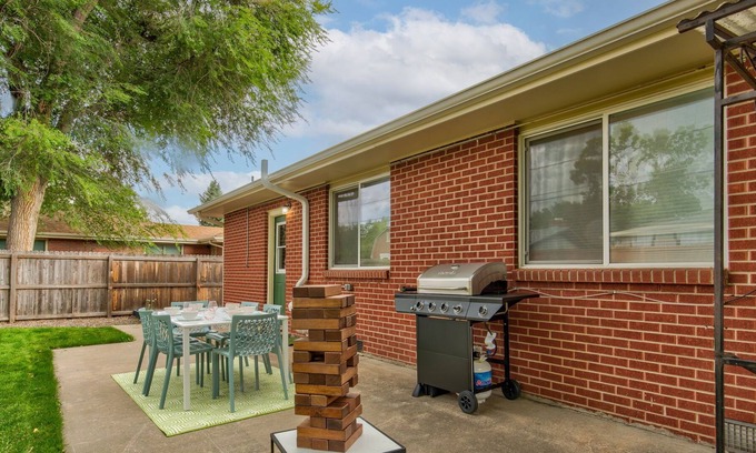 Allendale Area House | Queen's Quarter