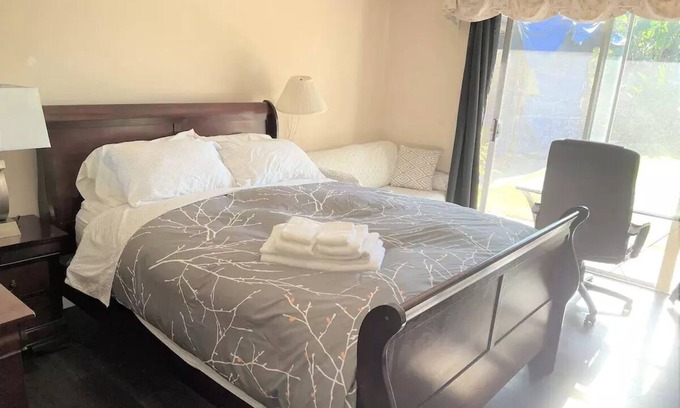Azusa Apartment | Queen suite at Azusa hills