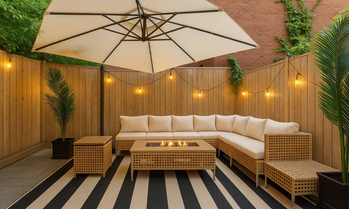 Toronto Entertainment District Hotel | Queen West Comforts - Downtown