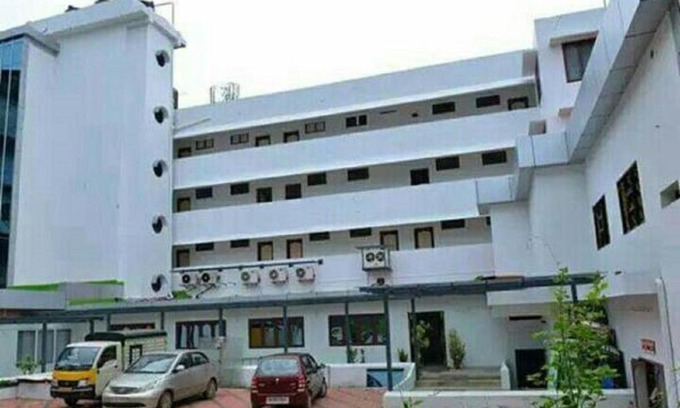 Vadakara Hotel | Queens Tourist Home