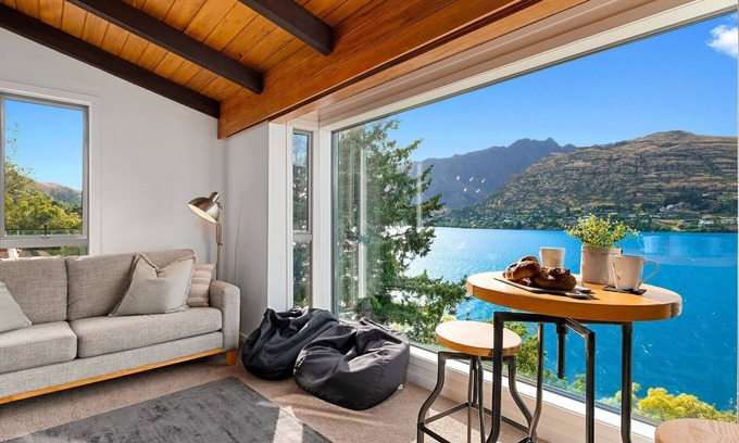 Queenstown House | Queenstown Lakefront Dream | 4 Bed