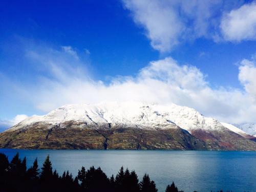 Sunshine Bay House | Queenstown Lakeview Holiday Home-5mins to town