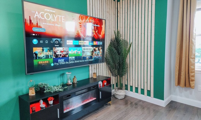Center City Apartment | QueenSuite/King Bed/Two Queen Beds/75" 4K TV