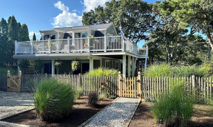 South Yarmouth Cottage | QUESTOVER…Steps to Nantucket Sound Beaches. Lower level 2 bed 1 bath sleeps 6