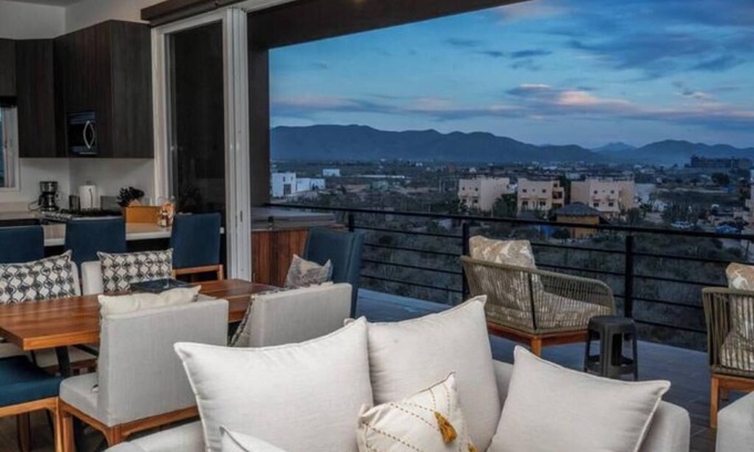 Todos Santos House | Quick walk to Cerritos Beach, private Hot tub, pool, gym, ocean & mountain VIEWS