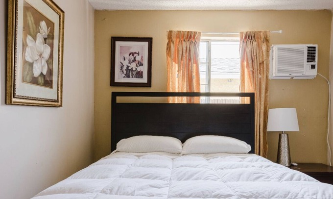 Simi Valley House | Quiet 1-Bedroom/Shared Bathroom Residential Home