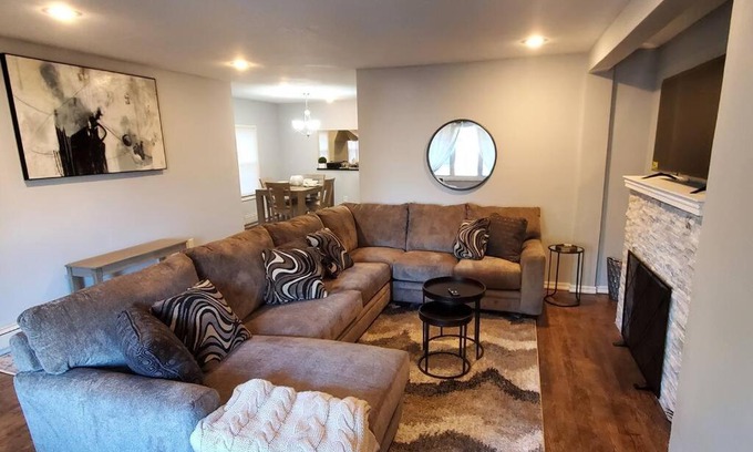 Queens Apartment | Quiet 3 Bedroom Apartment in Private Home