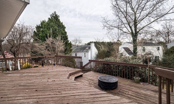Cary House | Quiet 3 Bedroom home on a cul-de-sac