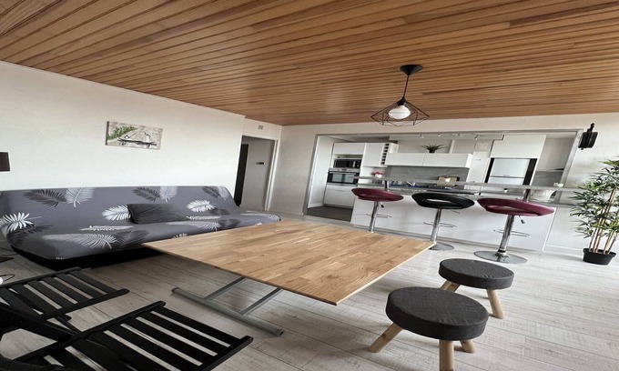 Ponts Jumeaux Apartment | Quiet 4-room apartment with view