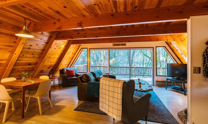 Sonora Cabin | Quiet A frame cabin in the Twain Harte woods
