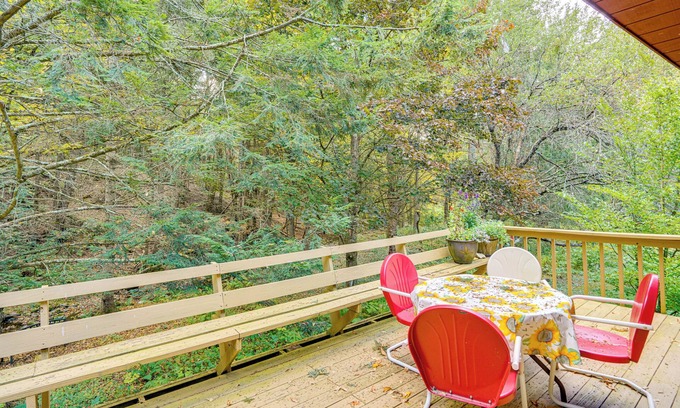 Berlin House | Quiet All-Season Creekside Escape in Upstate!