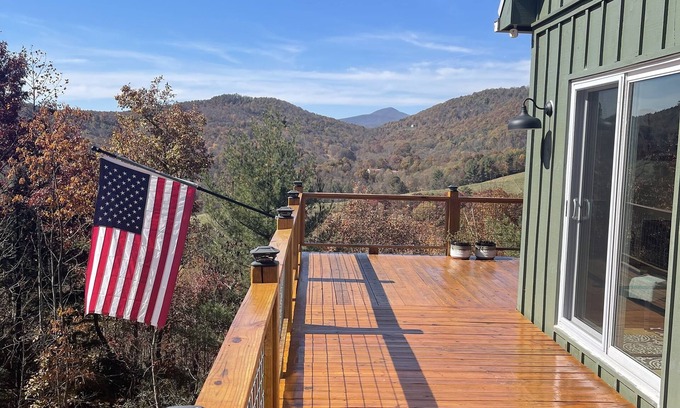 Fleetwood Cabin | Quiet amazing views of NC mountains at the ‘Next Chapter’ cabin. Pet friendly.