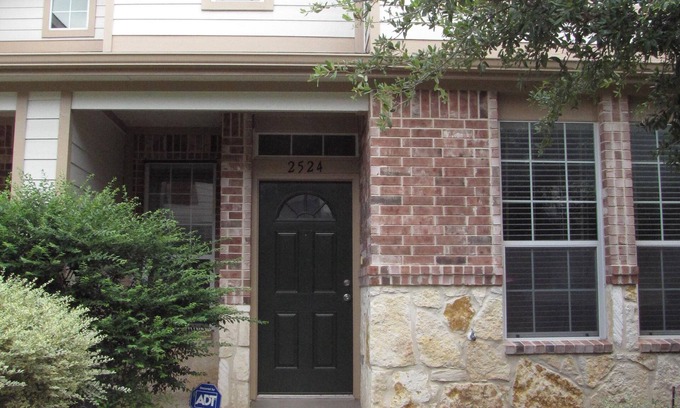 North Central Thousand Oaks House | Quiet and Convenient Townhouse