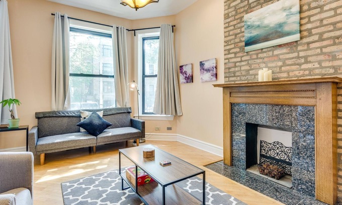 Wicker Park Apartment | Quiet and Cozy Bucktown Apartment is the Perfect Base for Your Windy City Excursions by RedAwning