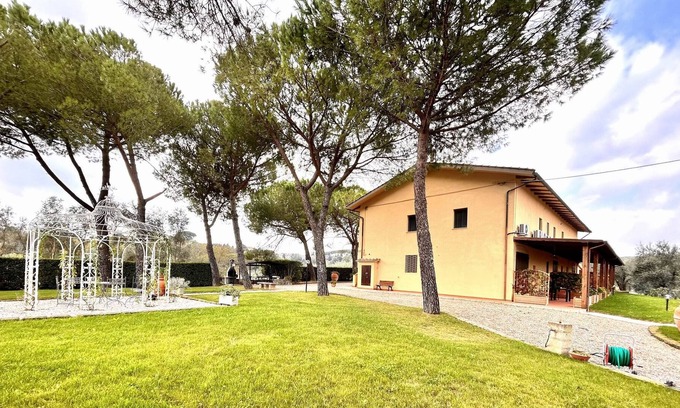 Lari Apartment | Quiet and nice holiday complex in Tuscany, Air conditioning,pool,Wi-Fi,Mi6