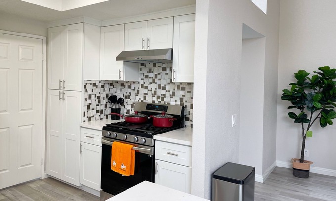 Walnut House | Quiet and private newly renovated charming house