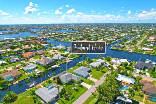 Pelican House | Quiet and relaxing waterfront paradise with direct access to the Gulf of Mexico, Villa Just for Sun