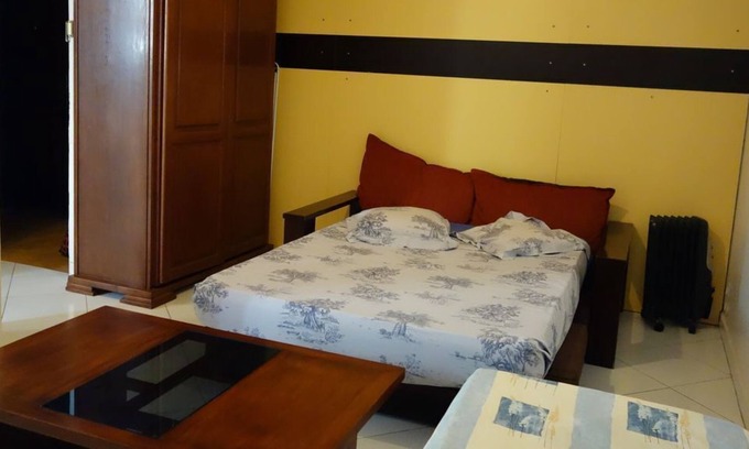 Hydra House | Quiet and secure location, parking, near the French Embassy