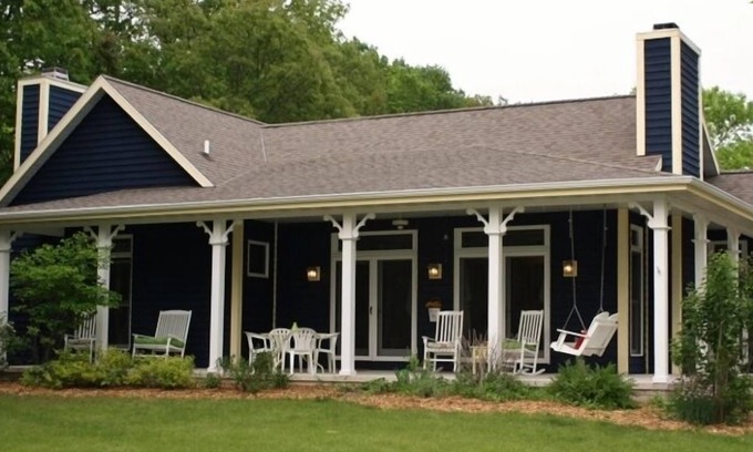 Ephraim Cottage | Quiet and Serene, Central Location, Dog Friendly!