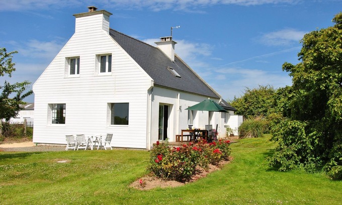 Locquirec House | Quiet and spacious house with a very great garden in a rural environment