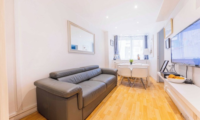 Quartier des Grandes-Carrieres Apartment | Quiet apartment - 1BR/4P - Sacré Coeur
