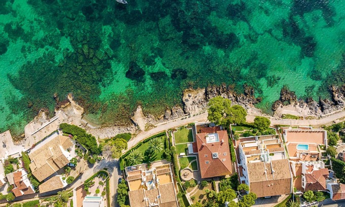 Alcanada Apartment | Quiet apartment for 2 people by the sea