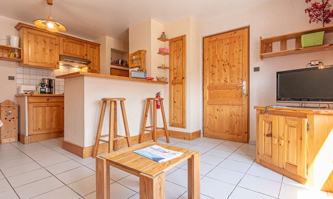 Aussois Apartment | Quiet apartment with terrace, near slopes, pets allowed