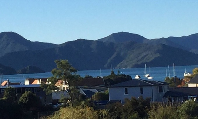 Picton House | Quiet Bach Near Marina