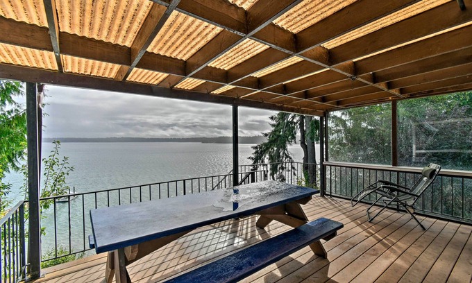 Shelton House | Quiet Beachfront Family Home w/ Mt. Rainier Views!