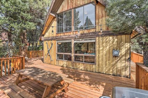 Big Bear City House | Quiet Big Bear City Cabin with Loft 5 Mi to Village