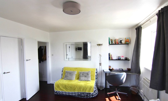 St. Pancras and Somers Town Apartment | Quiet & Bright Studio In The Heart of Famous Camden Town
