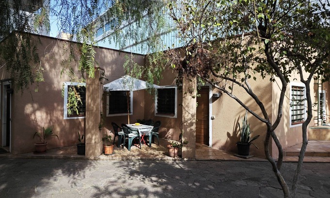 Santa Cruz de Tenerife House | Quiet bungalow in a garden with parking