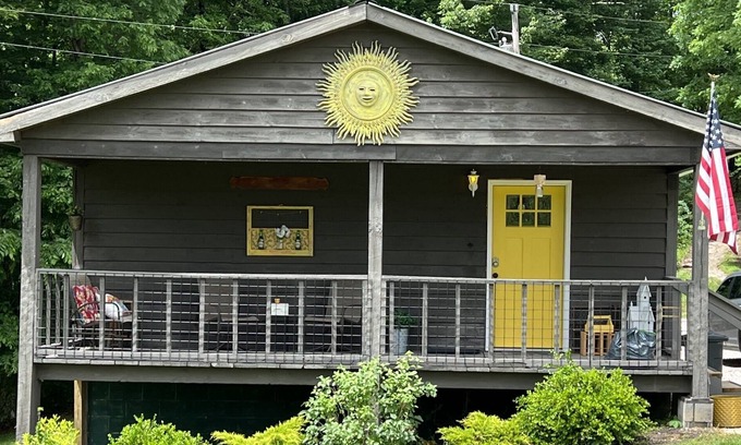 Denniston Cabin | Quiet-cabin near Red River Gorge and Cave Run Lake Minutes to Sunset Ridge Venue