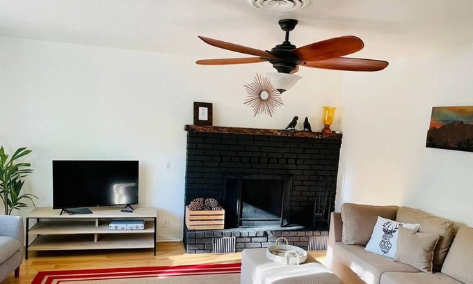 Kernville Cabin | Quiet Cabin - Sleeps 6 - 5 min walk to river