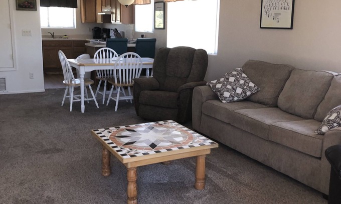 Sierra Vista House | QUIET, CLEAN & CONVENIENT LOCATION