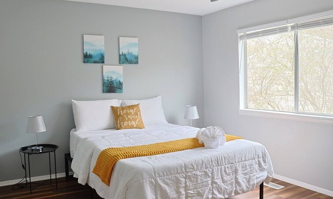Chapel Hill Condo | Quiet Condo near Bolin Creek Trail & Close to UNC
