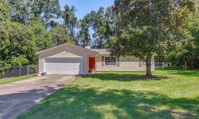 Tallahassee House | Quiet & Convenient Tallahassee Home, 4 Mi to Lake!