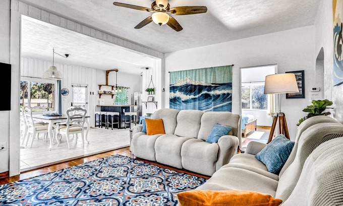 Edgewater House | Quiet cottage near public boat ramp with boat/RV parking, AC, & washer/dryer