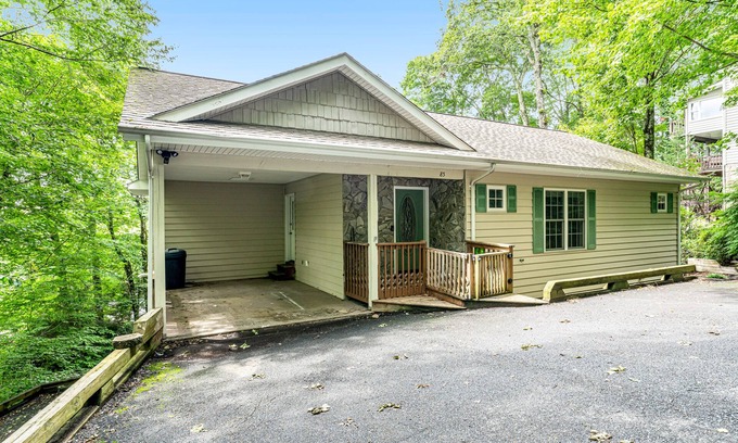 Newland House | Quiet cottage with deck & grill + resort pool, on-site golf, & tennis courts