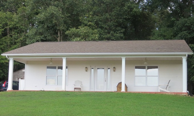 Cunningham Cottage | Quiet Country Cottage on Family Farm, 30 min from Paducah