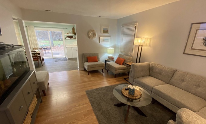 Raleigh House | Quiet & cozy 2 bedroom with large yard