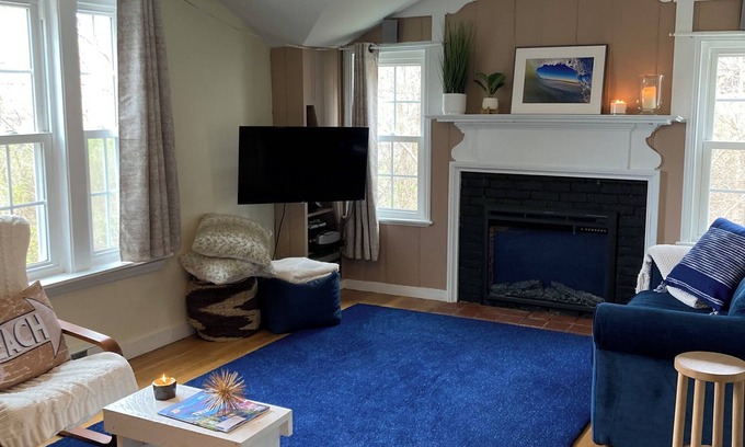 Rockport Apartment | Quiet Cozy Apt Minutes from the Beaches and Shops!