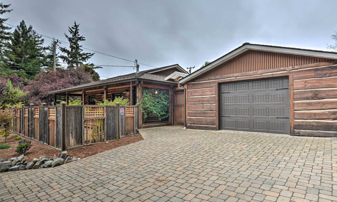 Eureka House | Quiet & Cozy Eureka Home Near Sequoia Park & Zoo!