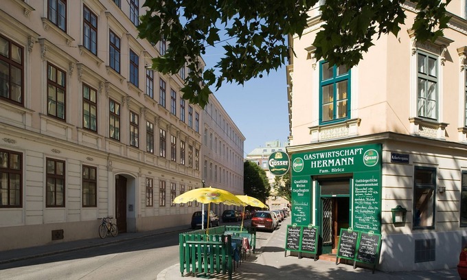 Mariahilf Apartment | Quiet designer gem on Vienna's largest shopping street near Westbahnhof