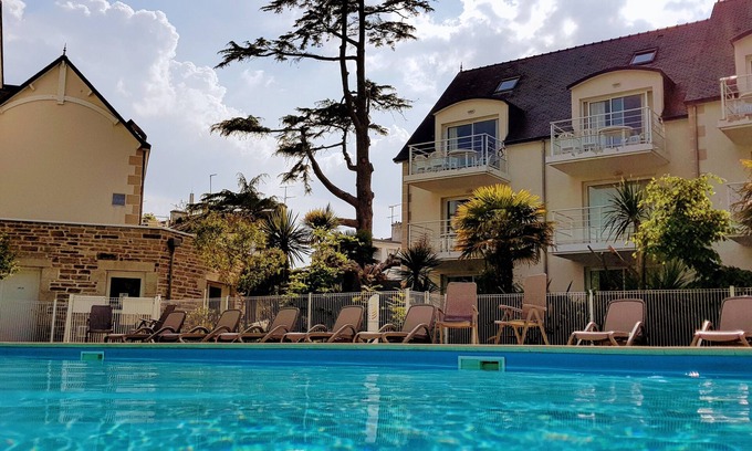 Fouesnant Apartment | Quiet duplex with heated swimming pool 100 m from the beach at Cale de Beg-Meil
