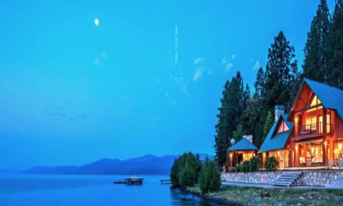 Harrison House | Quiet family-friendly house on lake CDA.