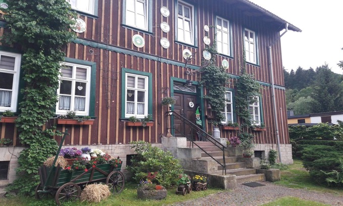 Altenbrak Apartment | Quiet Garden Apartment