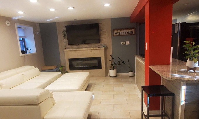 Uptown Apartment | Quiet getaway in the city close to beach and fun restaurants